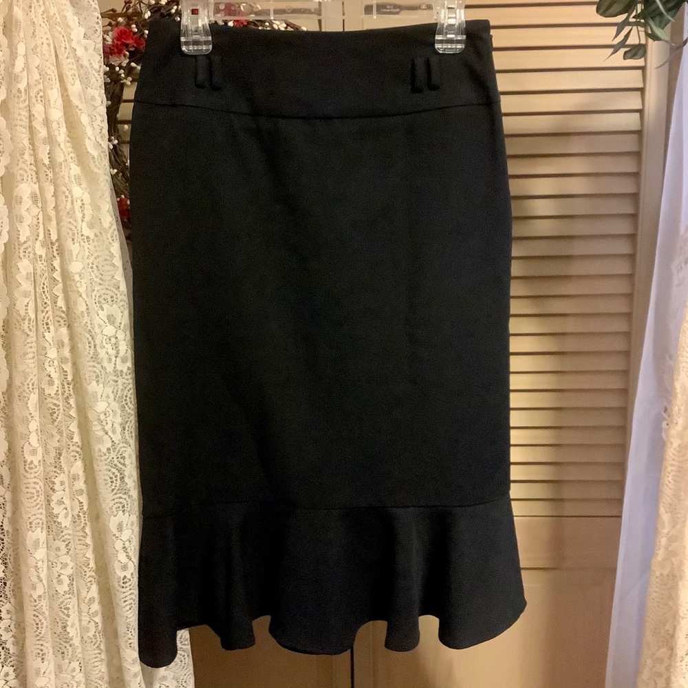 East 5th Skirt 4 small Black flounce ruffle bottom dressy, work, casual New